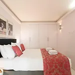 Modern 3 Bedrooms 3 Baths Full Center Of Paris