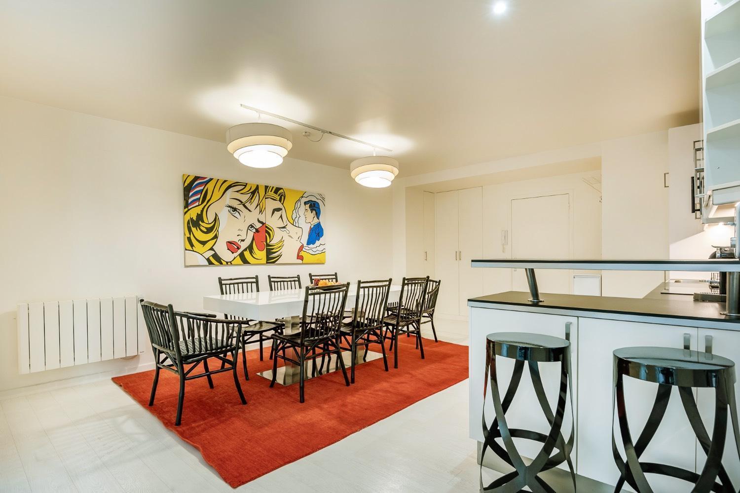 Modern 3 Bedrooms 3 Baths Full Center Of * Parijs