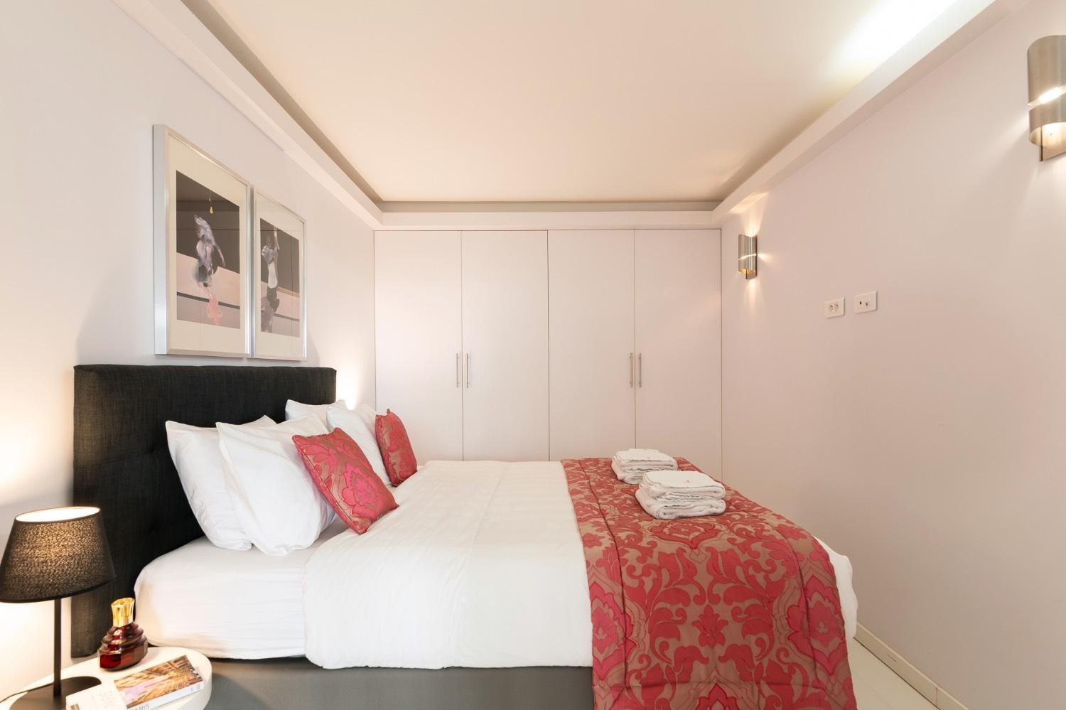 Modern 3 Bedrooms 3 Baths Full Center Of