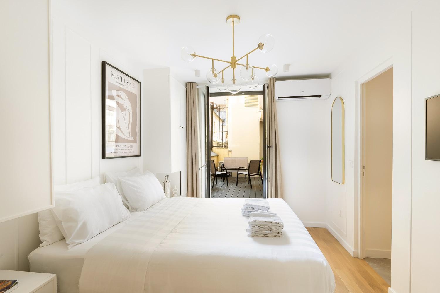 Modern 3 Bedrooms 3 Baths Full Center Of Appartement *