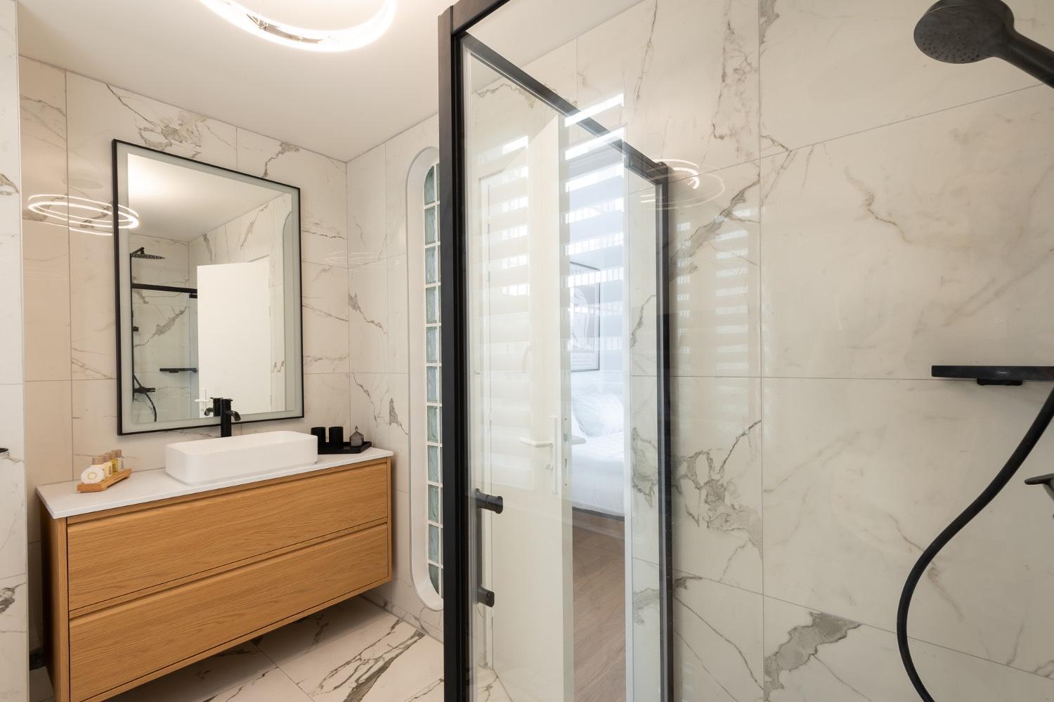 Modern 3 Bedrooms 3 Baths Full Center Of Appartement Parijs
