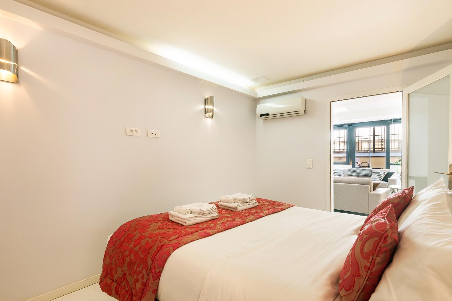 Modern 3 Bedrooms 3 Baths Full Center Of Parijs