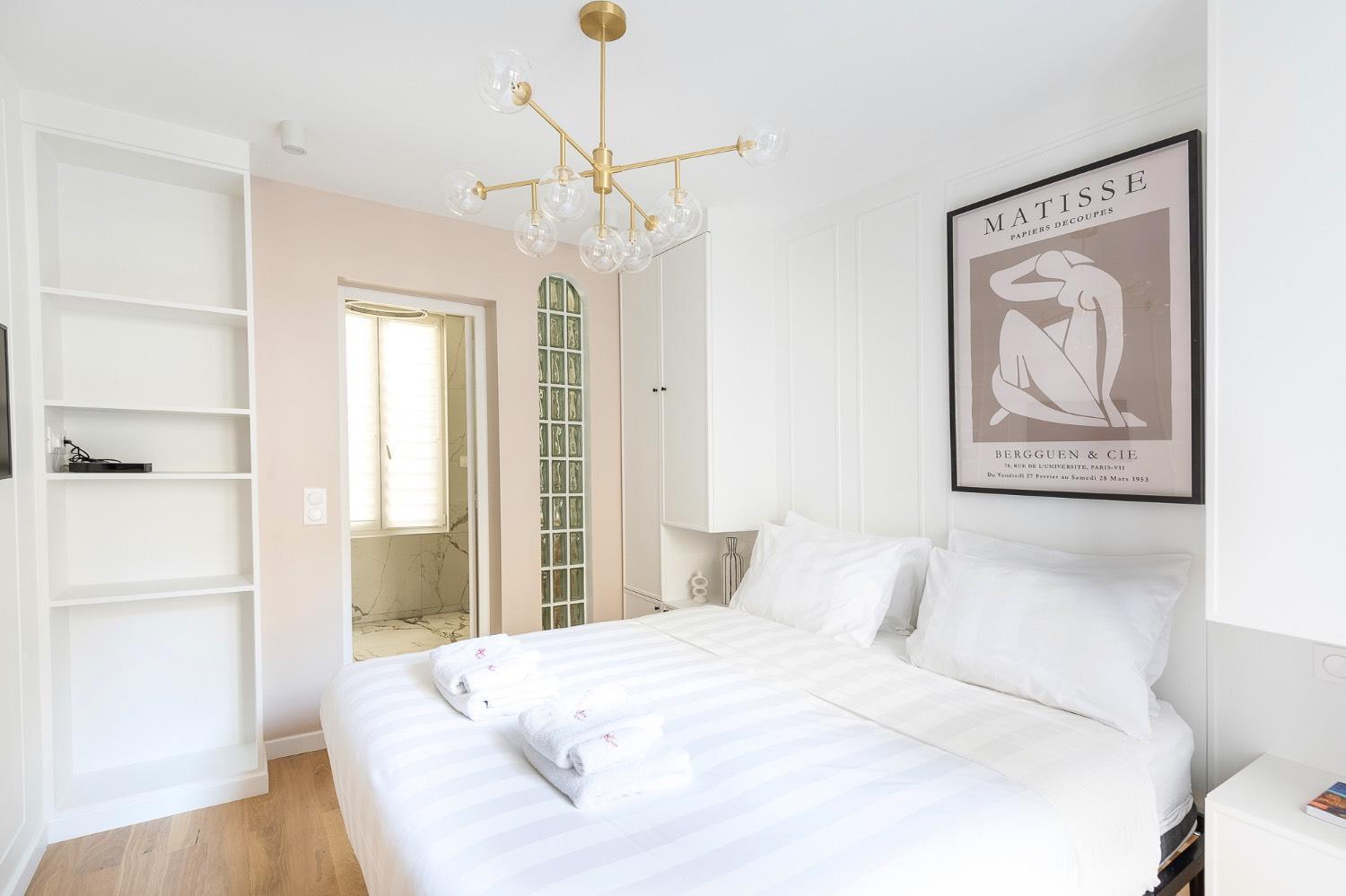 Modern 3 Bedrooms 3 Baths Full Center Of *