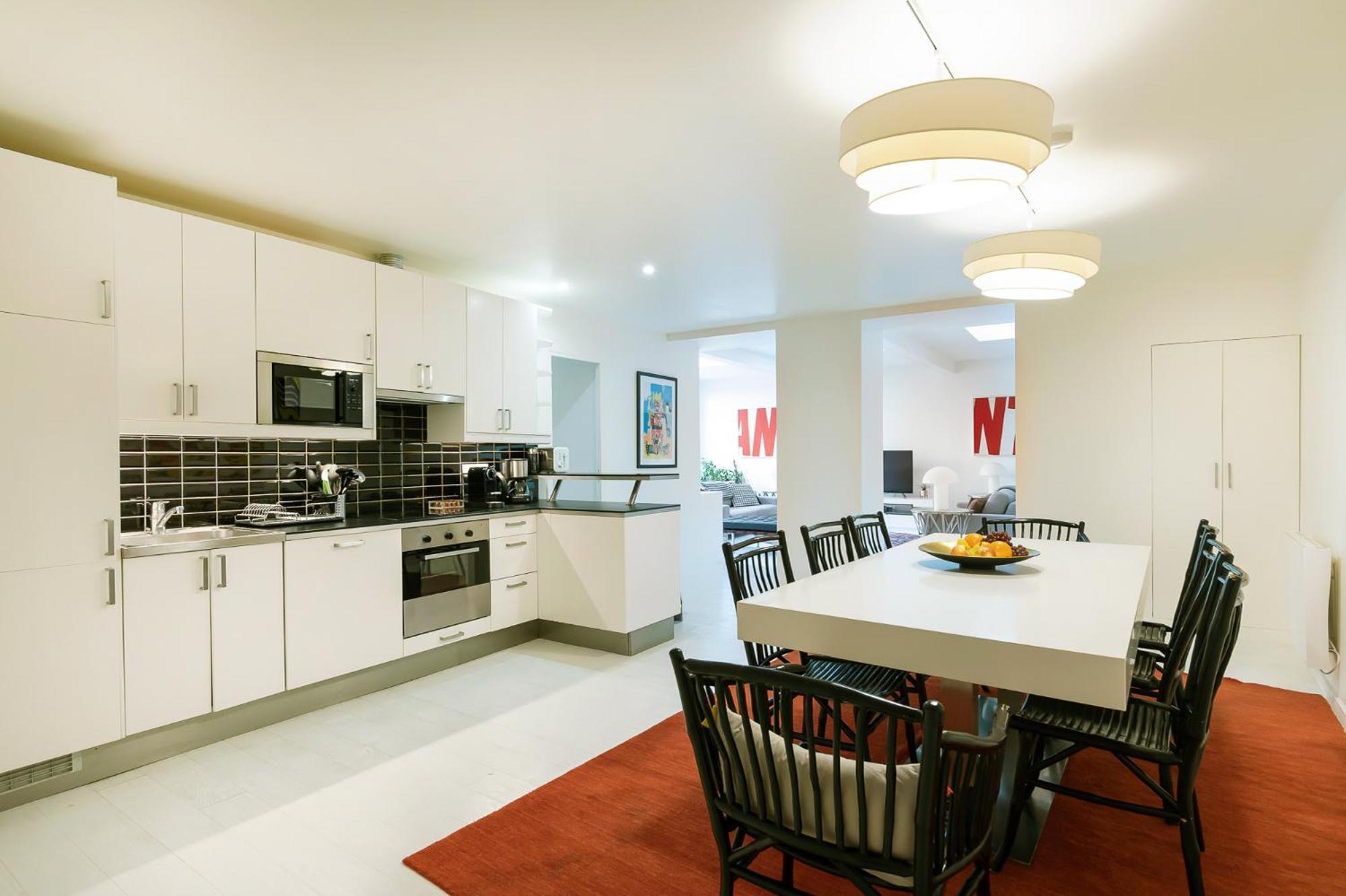 Modern 3 Bedrooms 3 Baths Full Center Of *