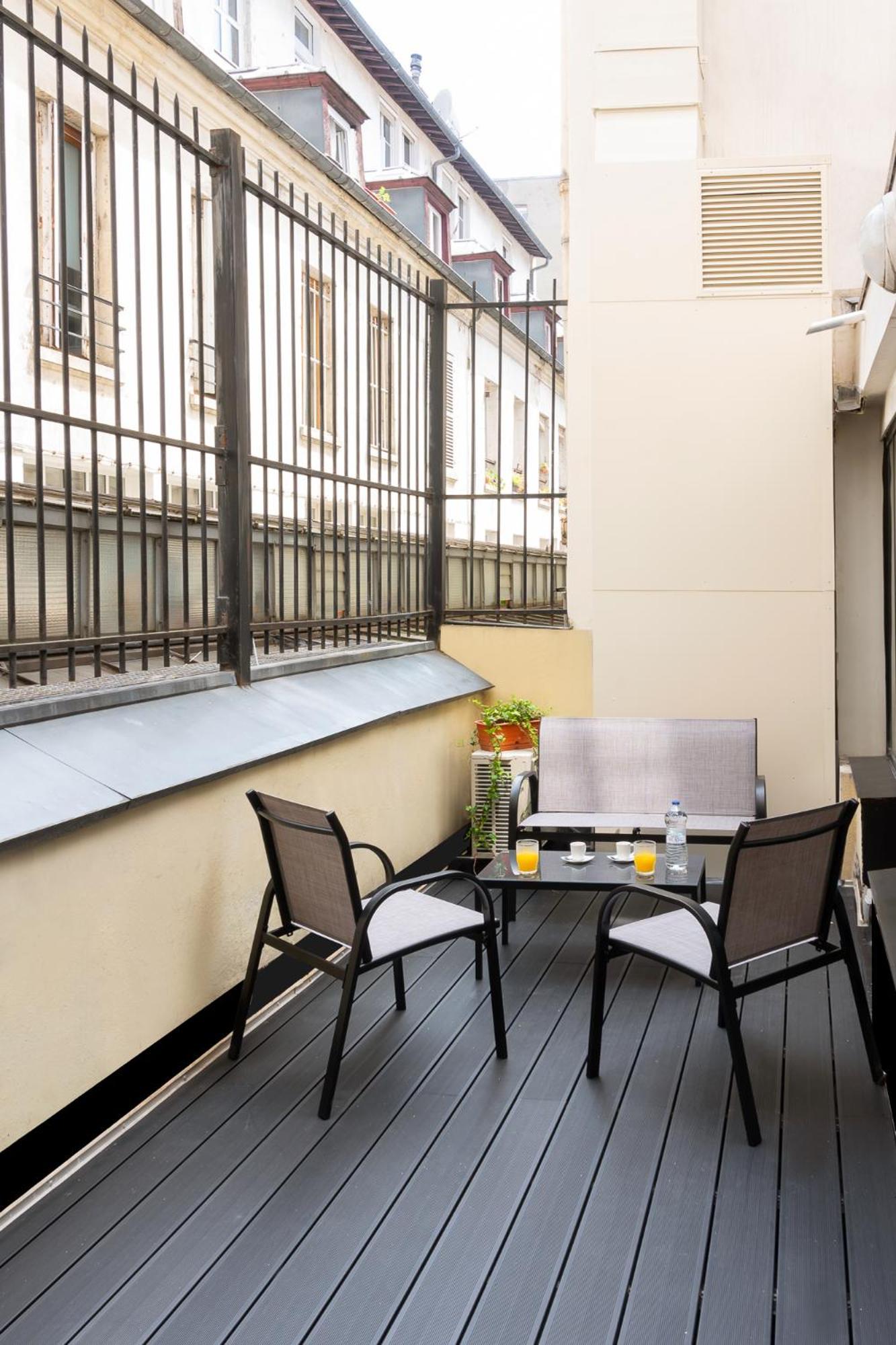 Modern 3 Bedrooms 3 Baths Full Center Of Appartement *